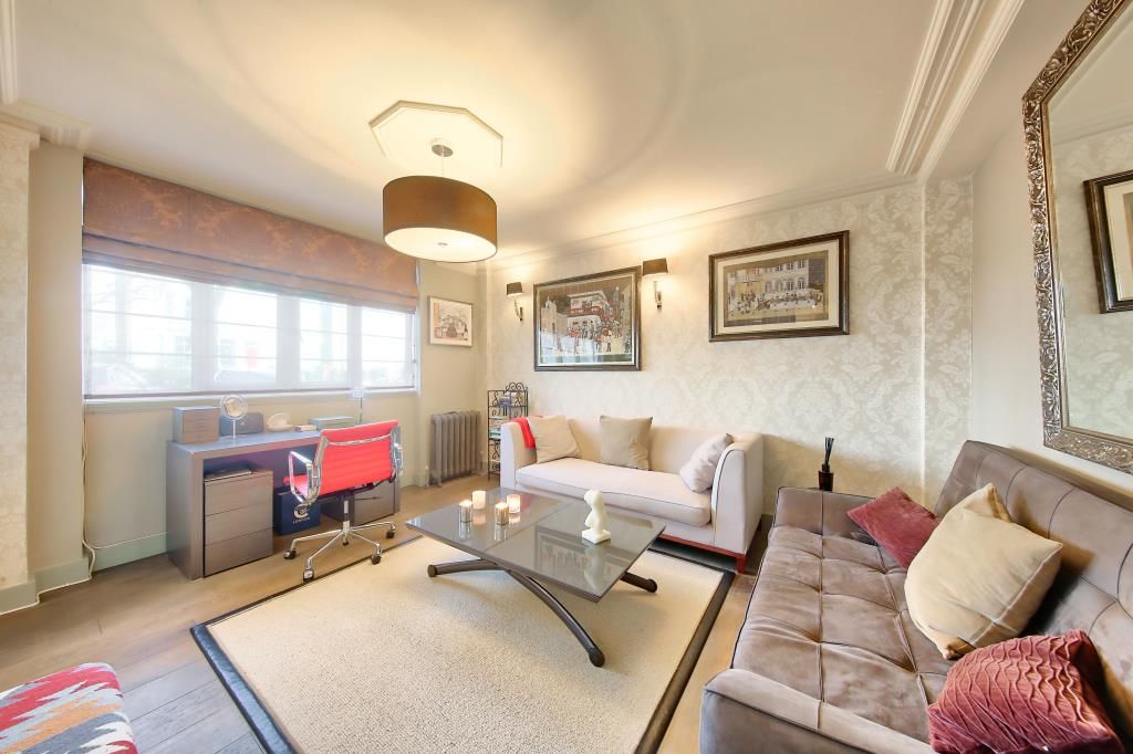 1 bed terraced house for sale in Chatsworth Court, Pembroke Road