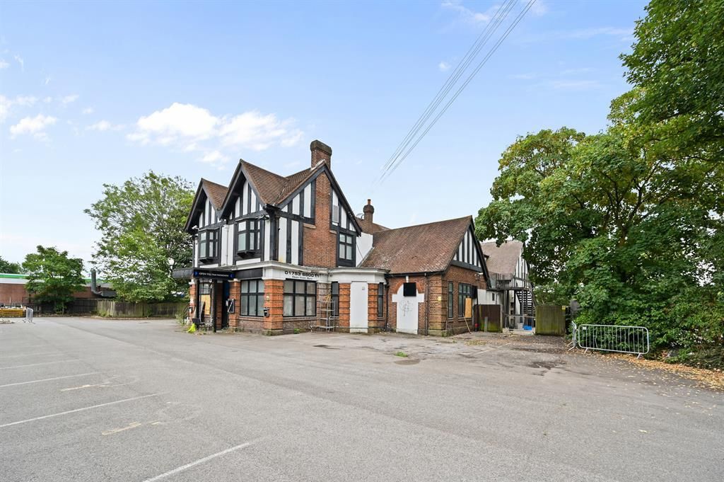 Commercial property for sale in Colnbrook By Pass, Colnbrook, Slough
