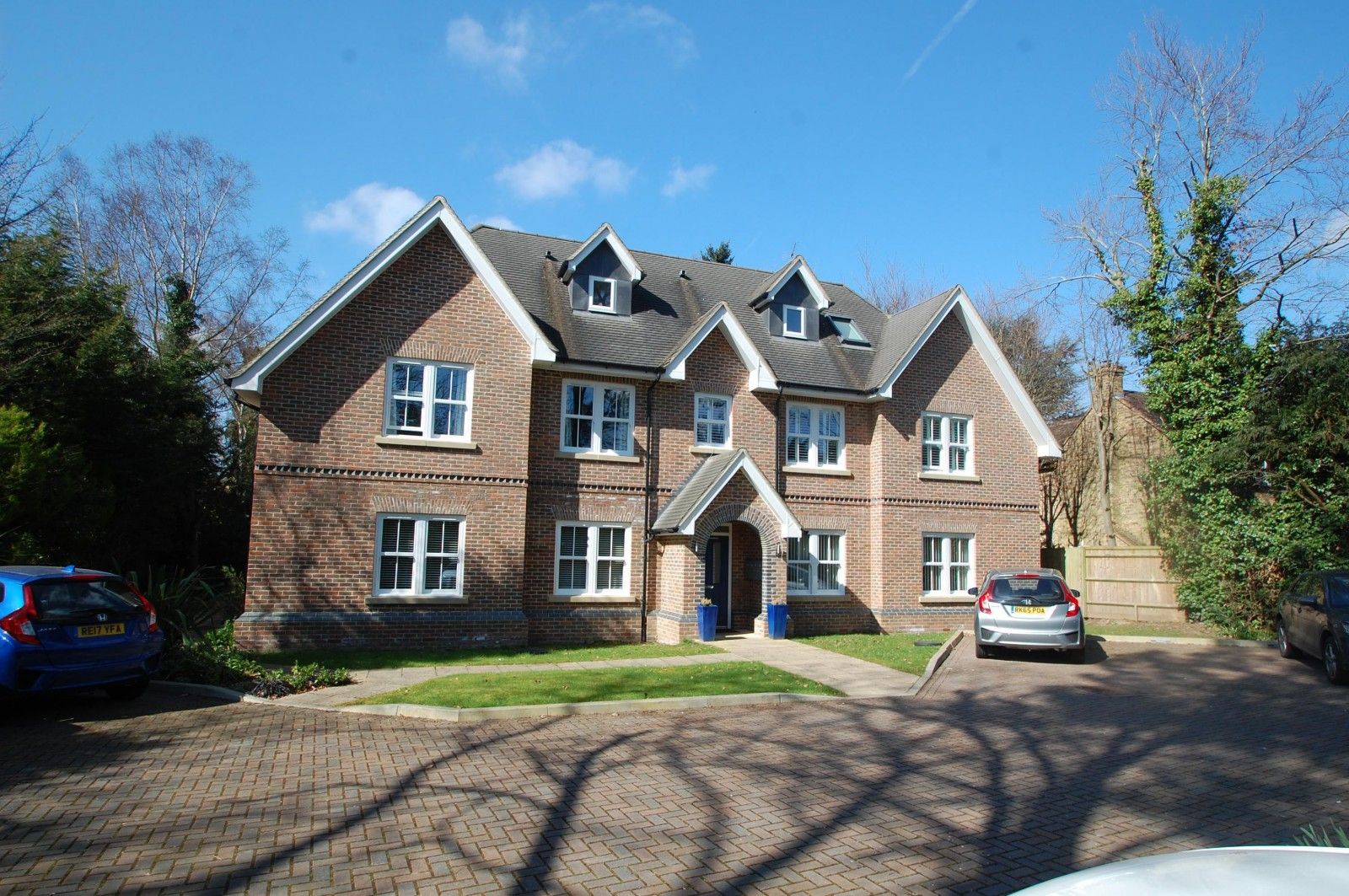 2 bed flat for sale in Butlers Court, Gerrards Cross Road, Stoke Poges