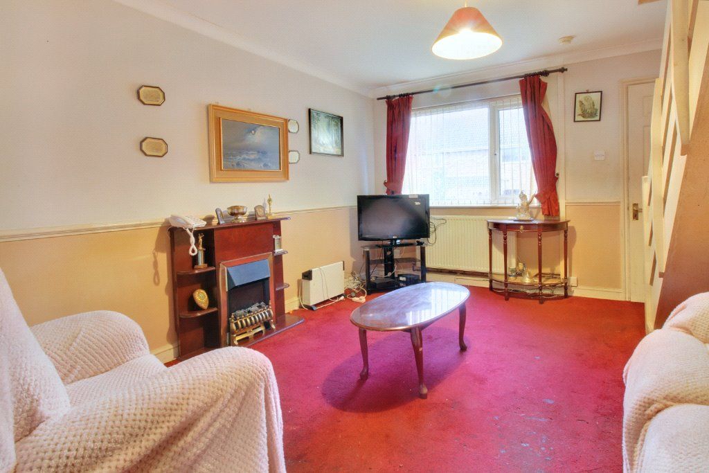 2 bed terraced house for sale in Leslie Close, Freshbrook, Swindon