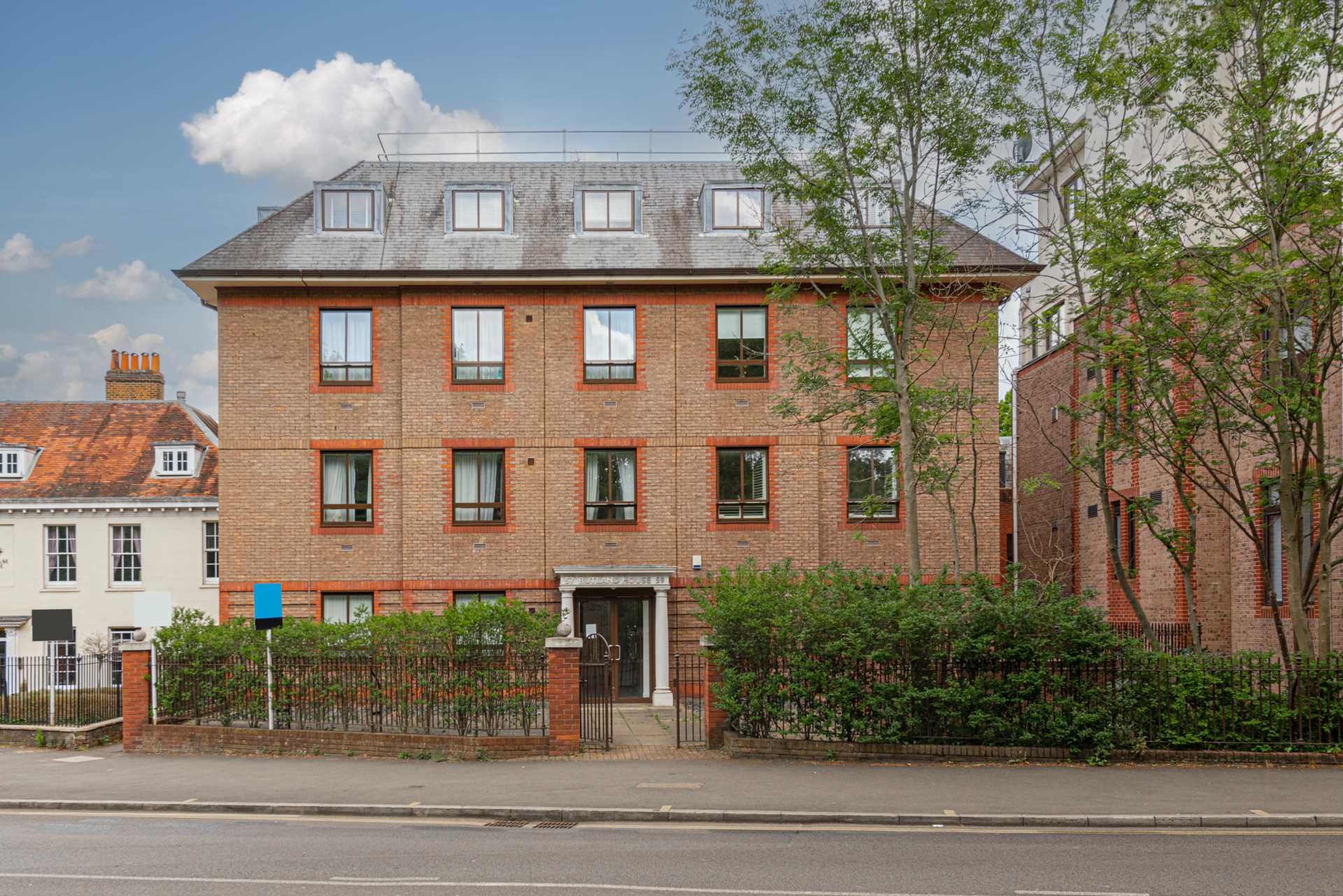 1 bed flat to rent in Rutland House, Epsom KT18 Zoopla