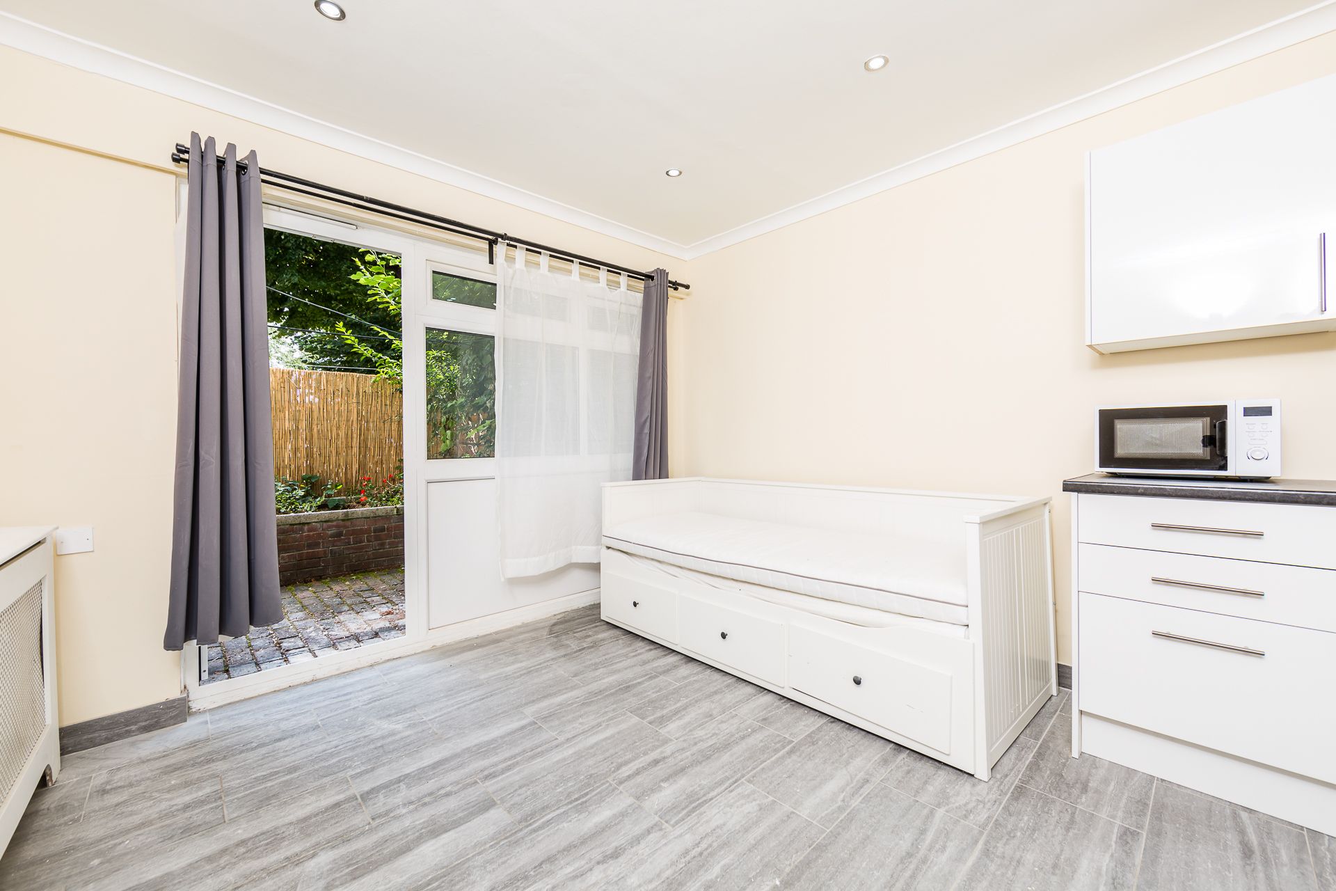 2 bed flat to rent in Brandon Estate, London SE17 Zoopla