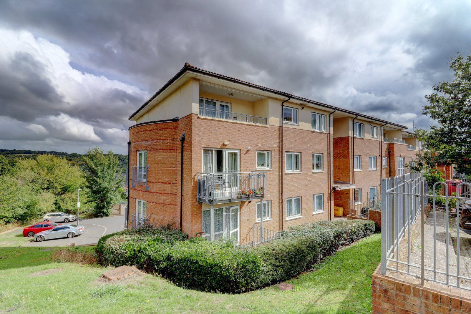 1 bed flat for sale in Windrush Drive, High Buckinghamshire