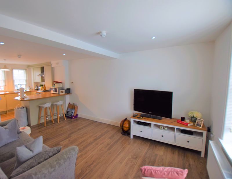 2 bed flat to rent in Queens Square, High Street, Princes Risborough