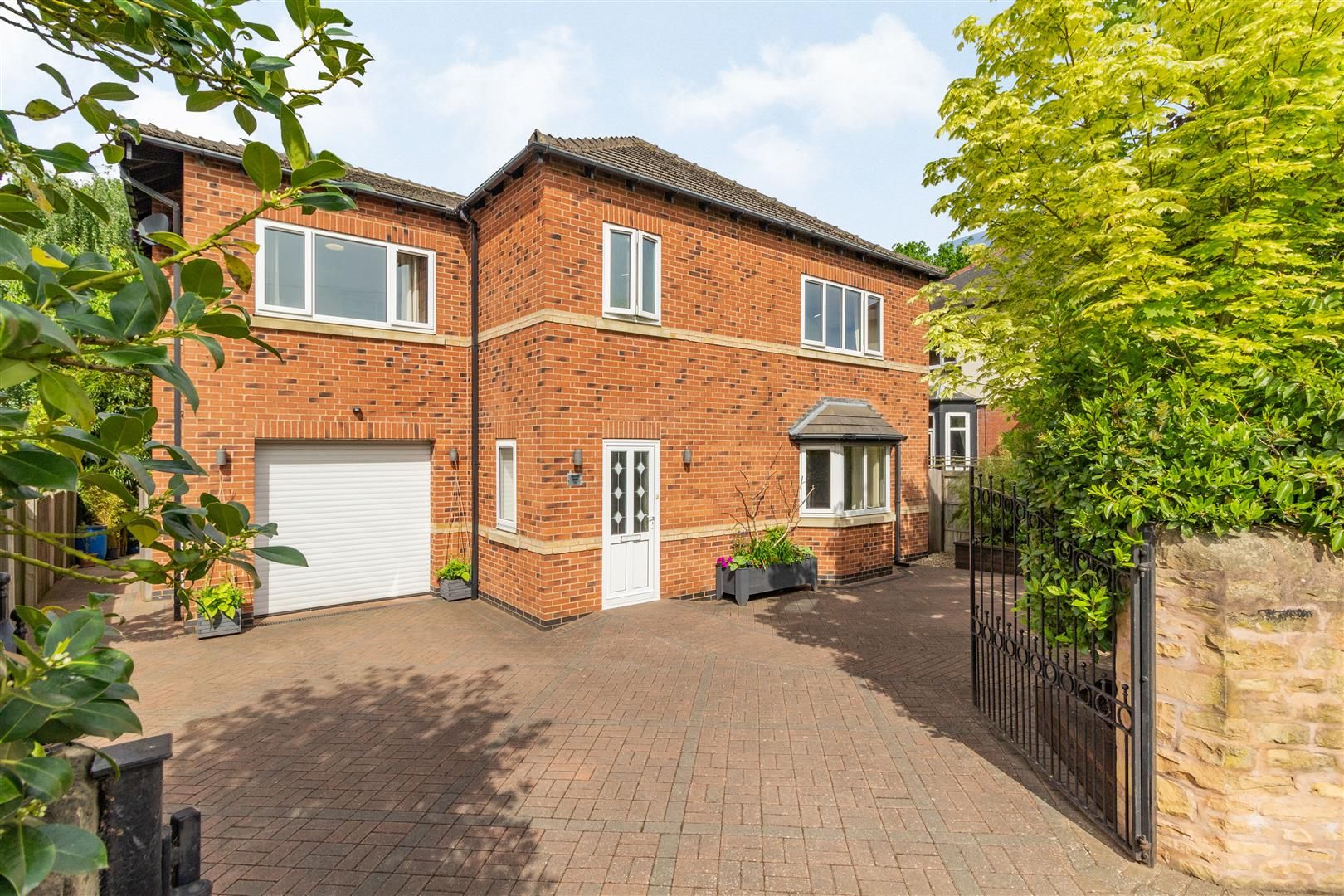 5 bed detached house for sale in Chestnut House, Mansfield Road