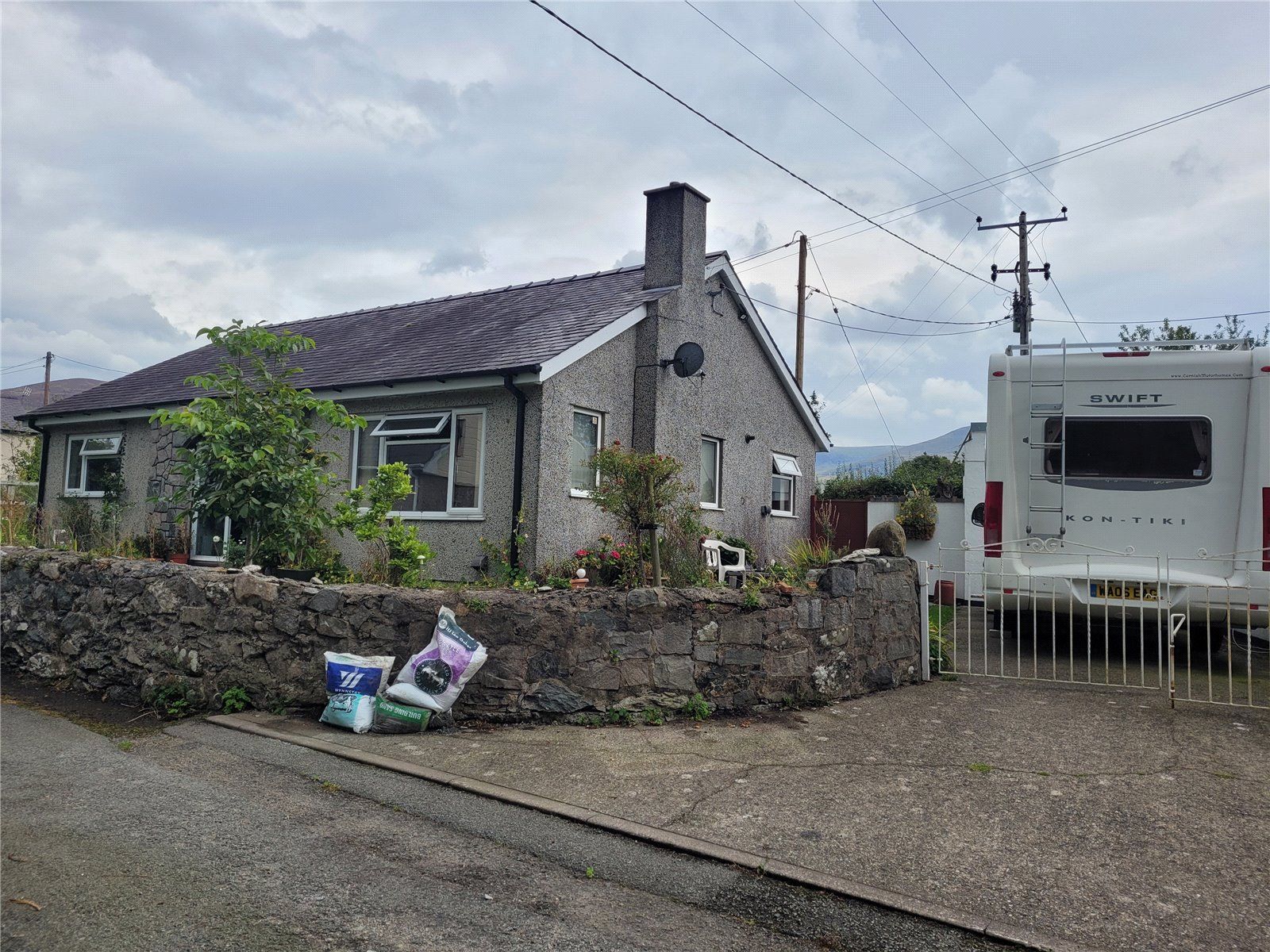 2 bed bungalow for sale in Penisarwaun, Caernarfon, Penisarwaun