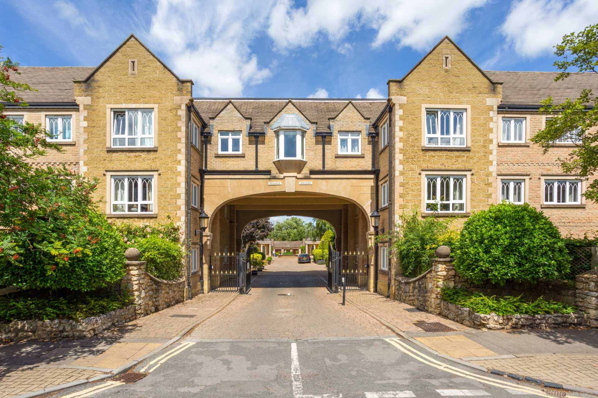 1 bed flat for sale in Burford Lodge, Pegasus Grange, Grandpont OX1