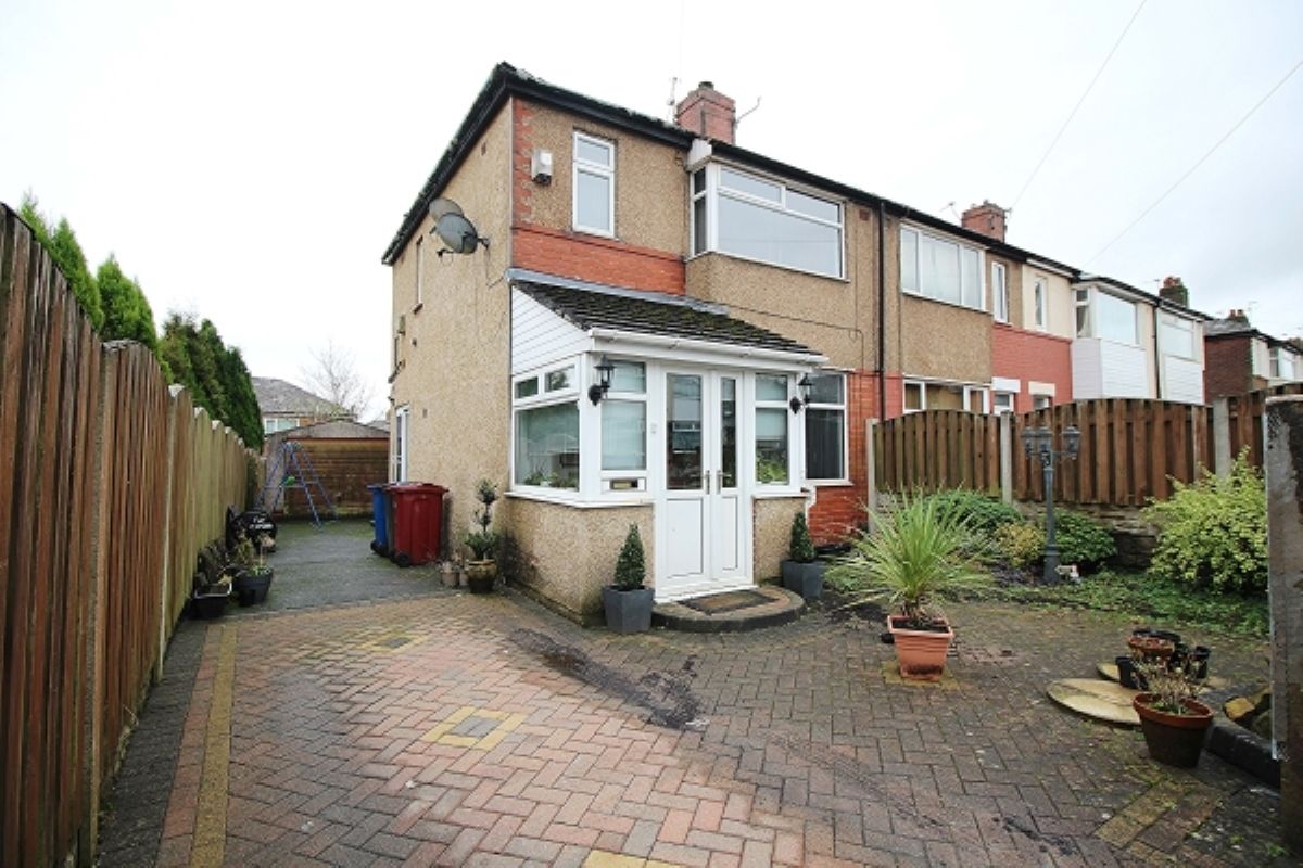 3 bed semidetached house to rent in Kelsall Avenue, Blackburn BB1 Zoopla