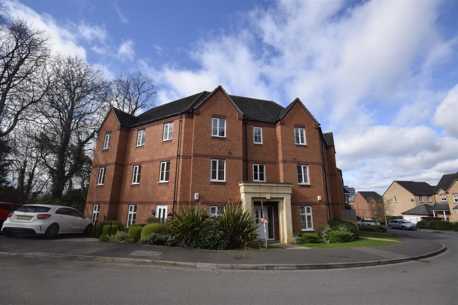 2 bed flat to rent in Highfields Park Drive, Derby, Derbyshire DE22