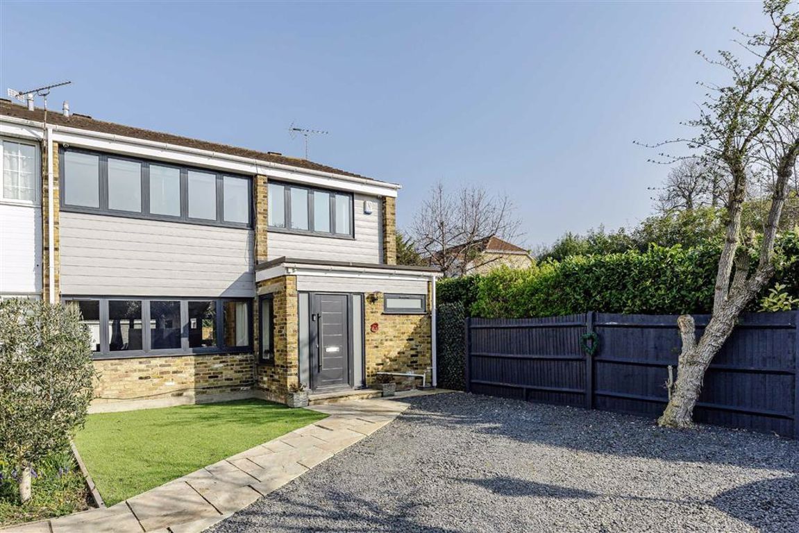 4 bed property for sale in Windsor Road, Wraysbury, Staines TW19 Zoopla