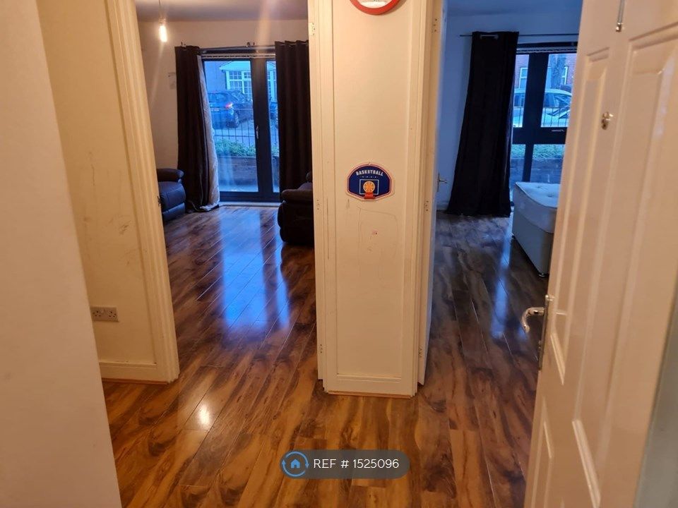 1 bed flat to rent in Bramley Crescent, Ilford IG2 Zoopla