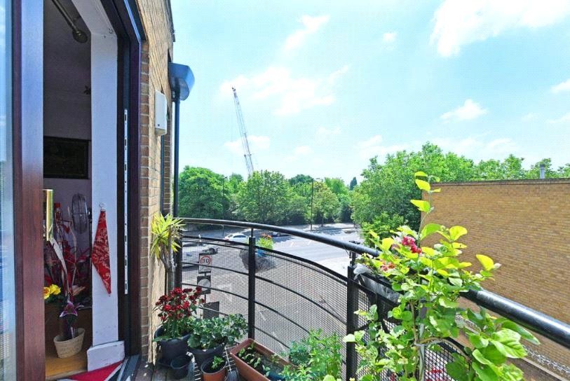 Lion Court Wapping London E1W  