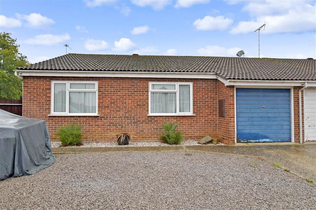 2 bed semidetached bungalow for sale in Sunningdale Gardens, Bognor