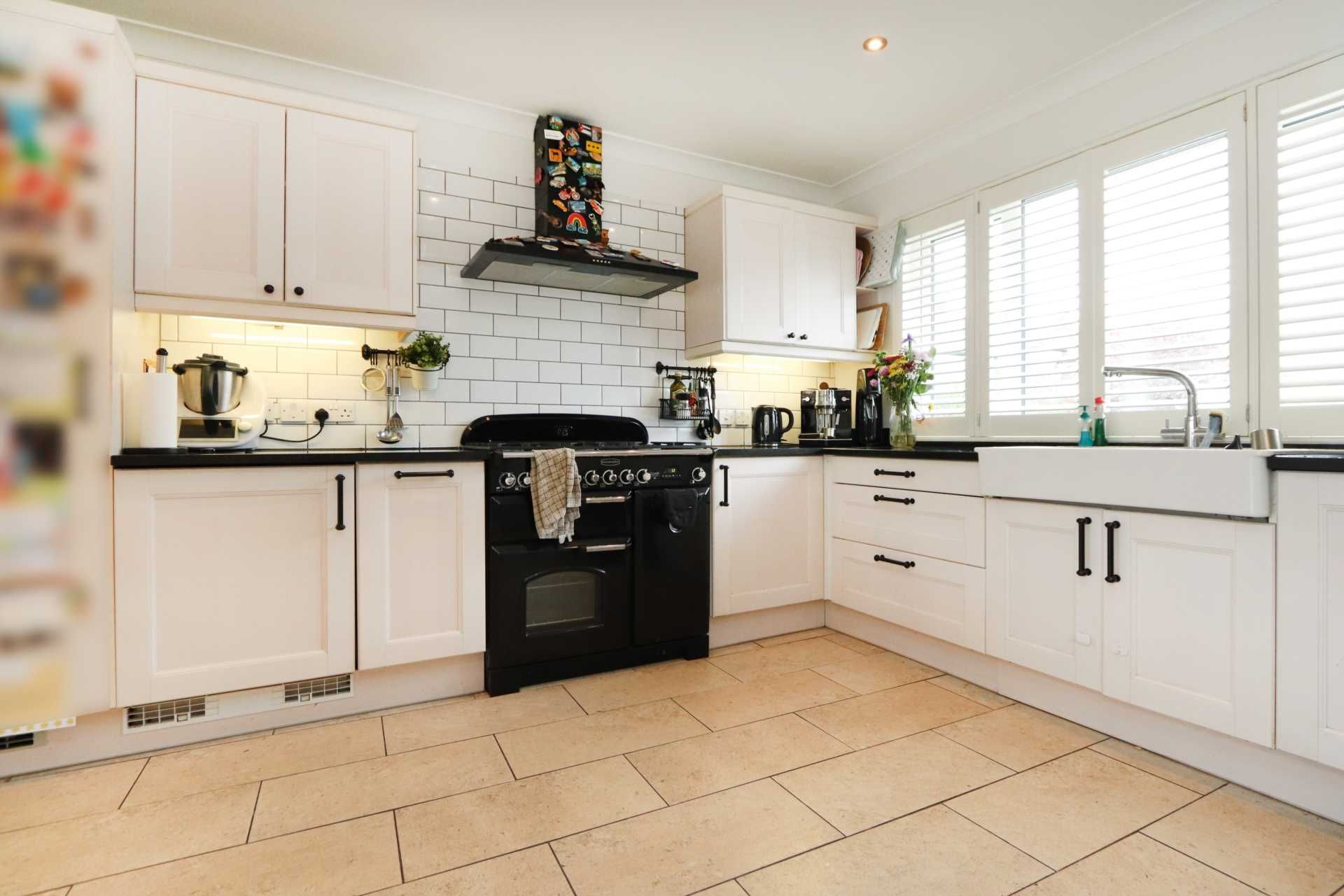 4 bed end terrace house for sale in Walton Avenue, New Malden KT3 Zoopla