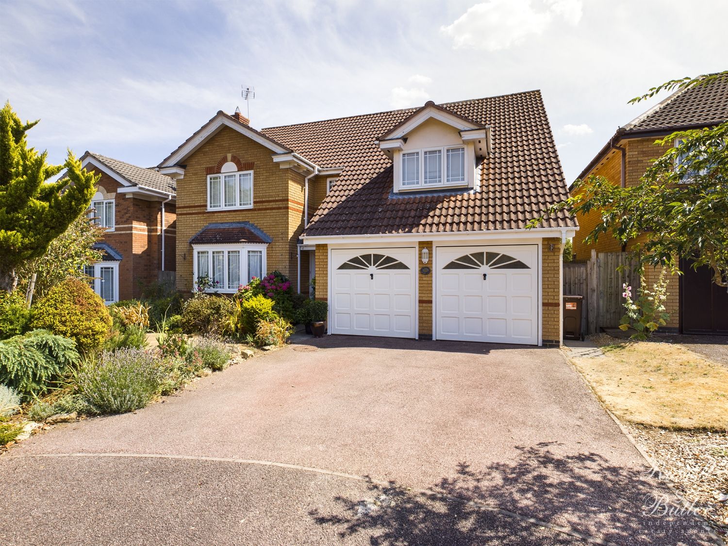 4 bed detached house for sale in Moorhen Way, Buckingham MK18 Zoopla