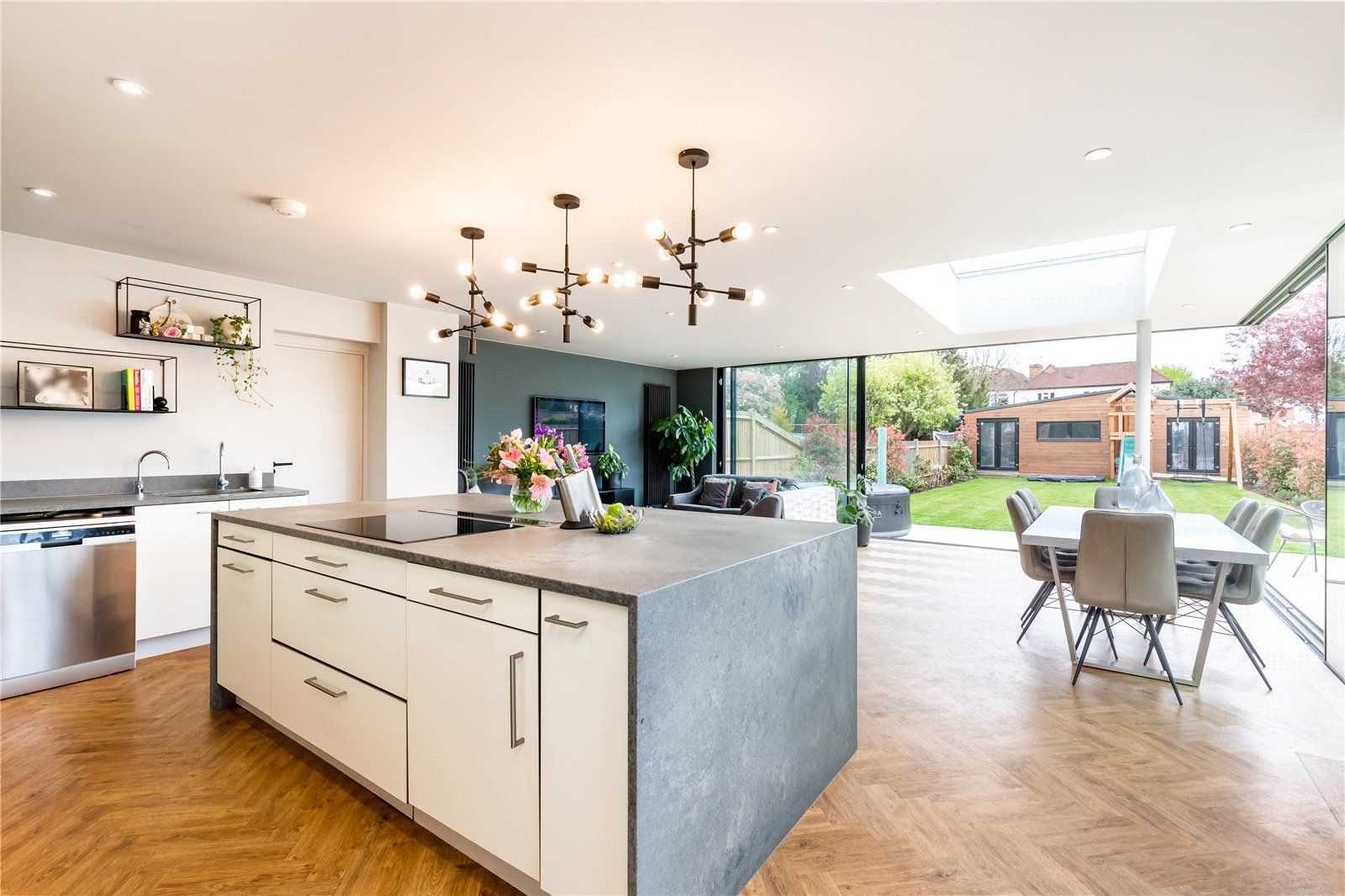 4 bed detached house for sale in Avondale Avenue, Worcester Park