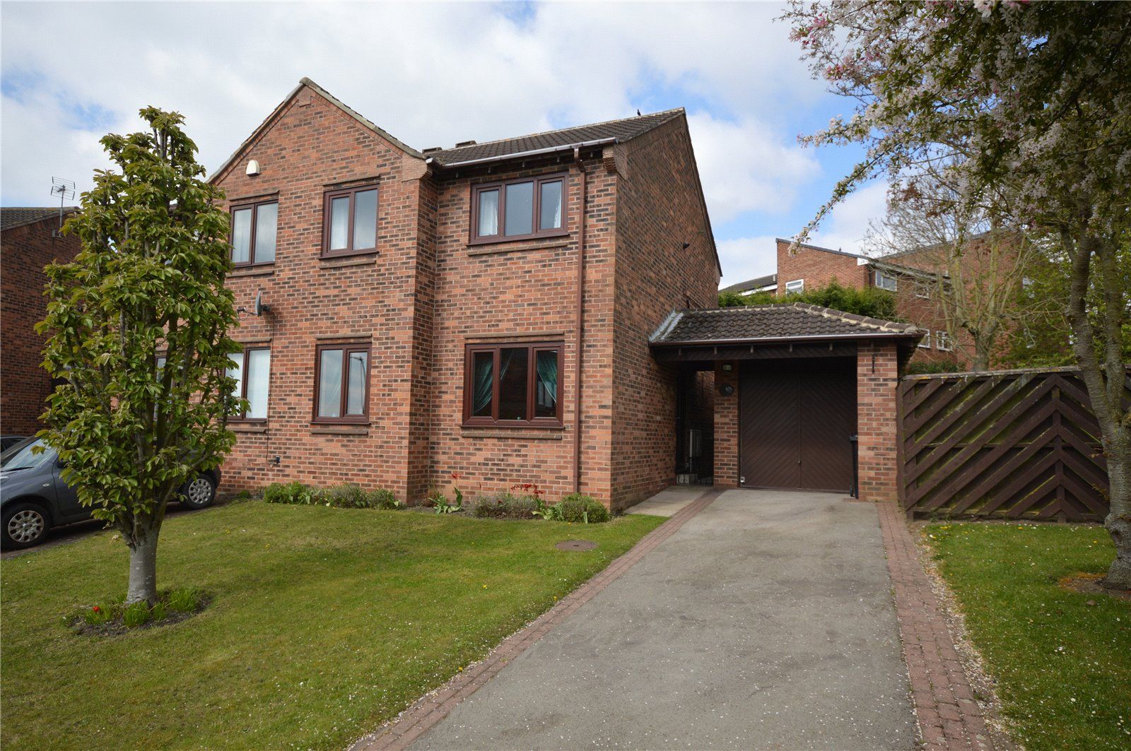 3 bed semidetached house for sale in Woodlands Croft, Kippax, Leeds