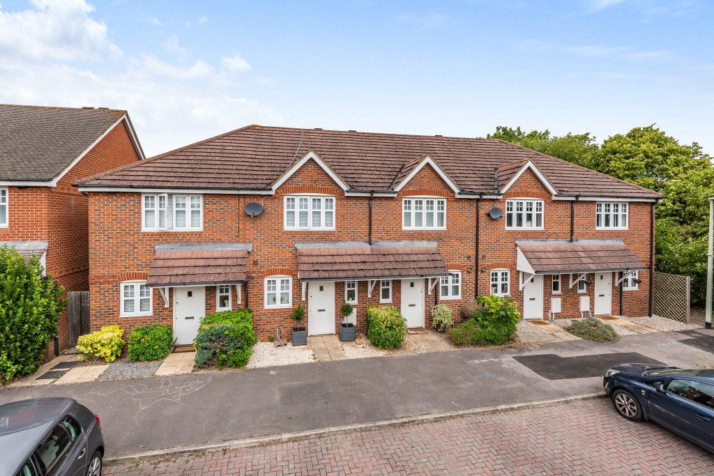 2 bed terraced house for sale in Skylark Way, Shinfield, Reading