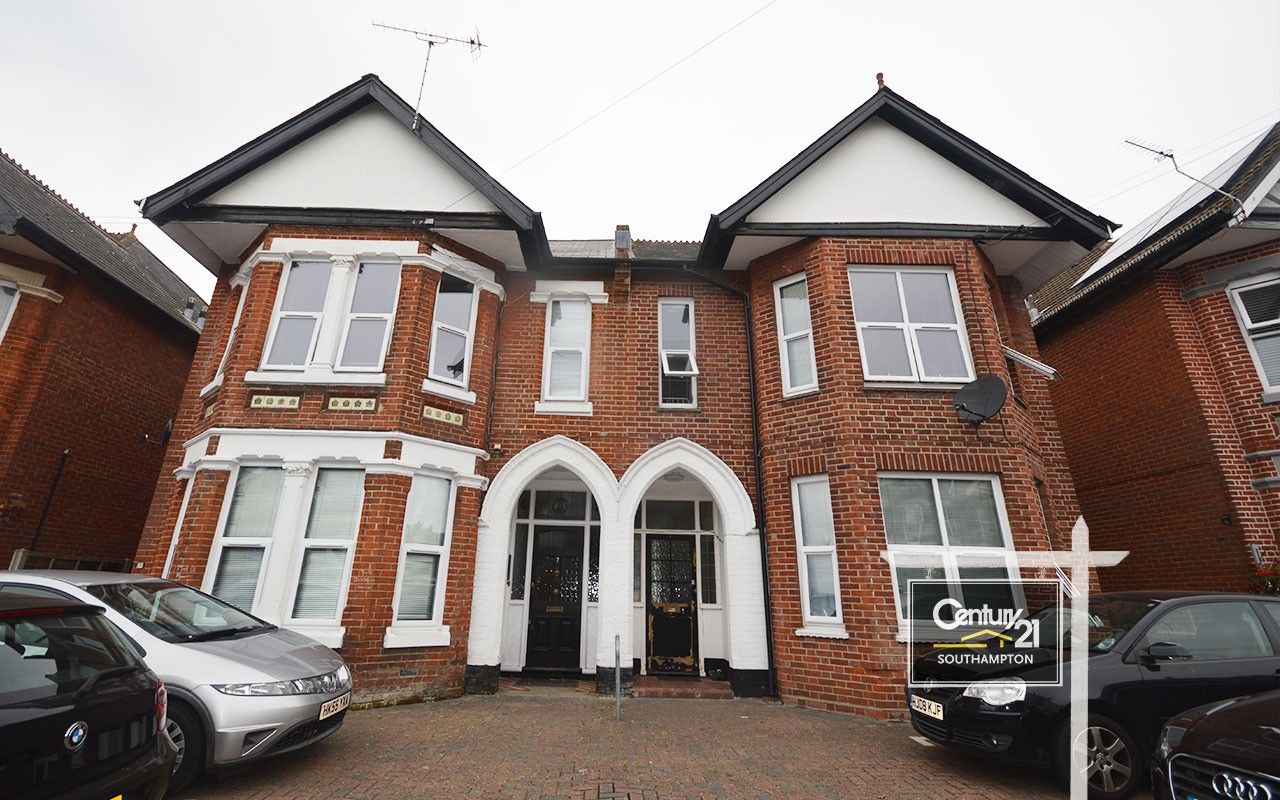 2 bed flat to rent in Ref R153311, Thornbury Avenue, Southampton