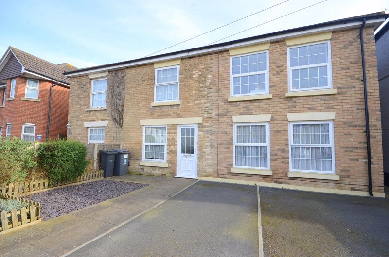 3 bed terraced house to rent in Grove Road,