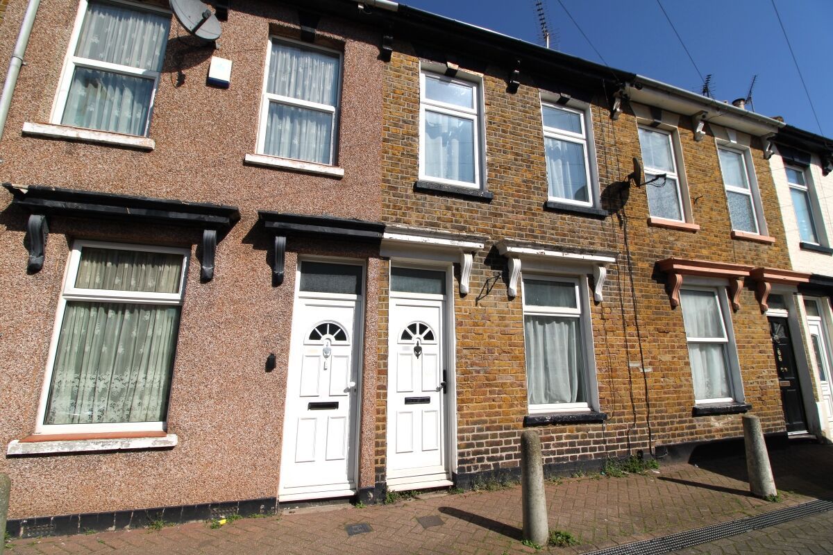 2 bed terraced house for sale in Clyde Street, Sheerness ME12 Zoopla