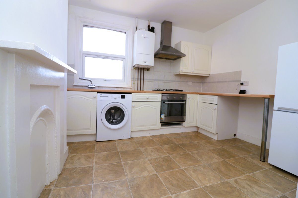 2 bed flat to rent in High Street, Chislehurst BR7 Zoopla