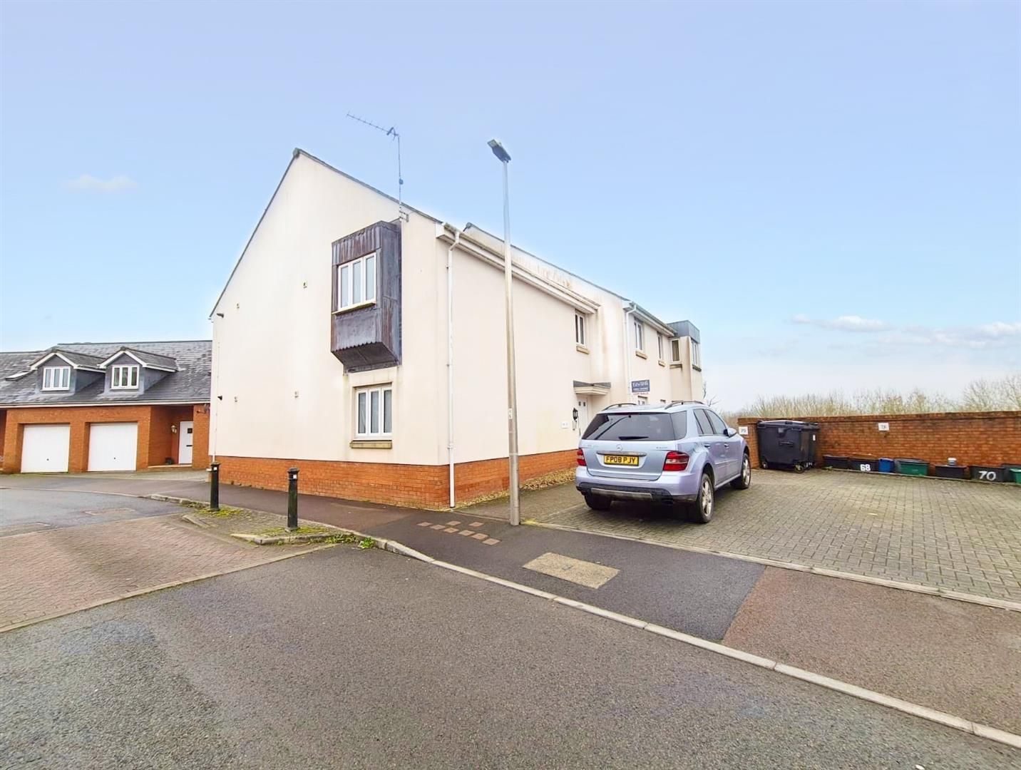 2 bed flat to rent in Oakfields, Tiverton EX16 Zoopla