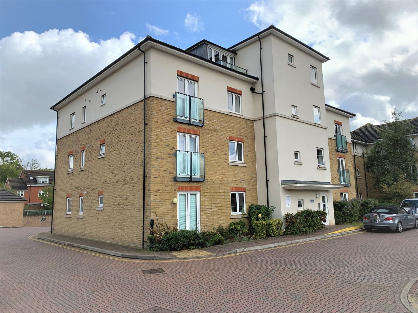 2 bed flat for sale in Fairwater Drive, Shepperton, Surrey TW17 Zoopla