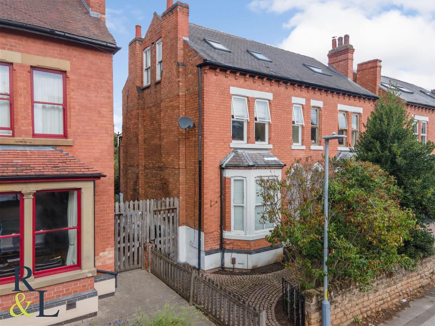 4 bed semidetached house for sale in Chaworth Road, West Bridgford