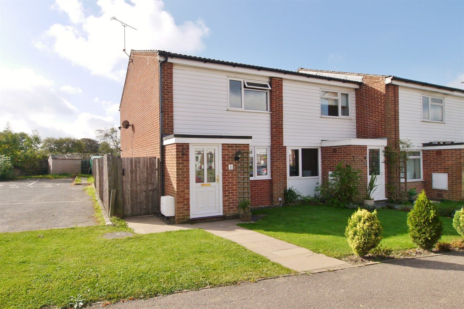 2 bed end terrace house for sale in Bearsden Way, Broadbridge Heath