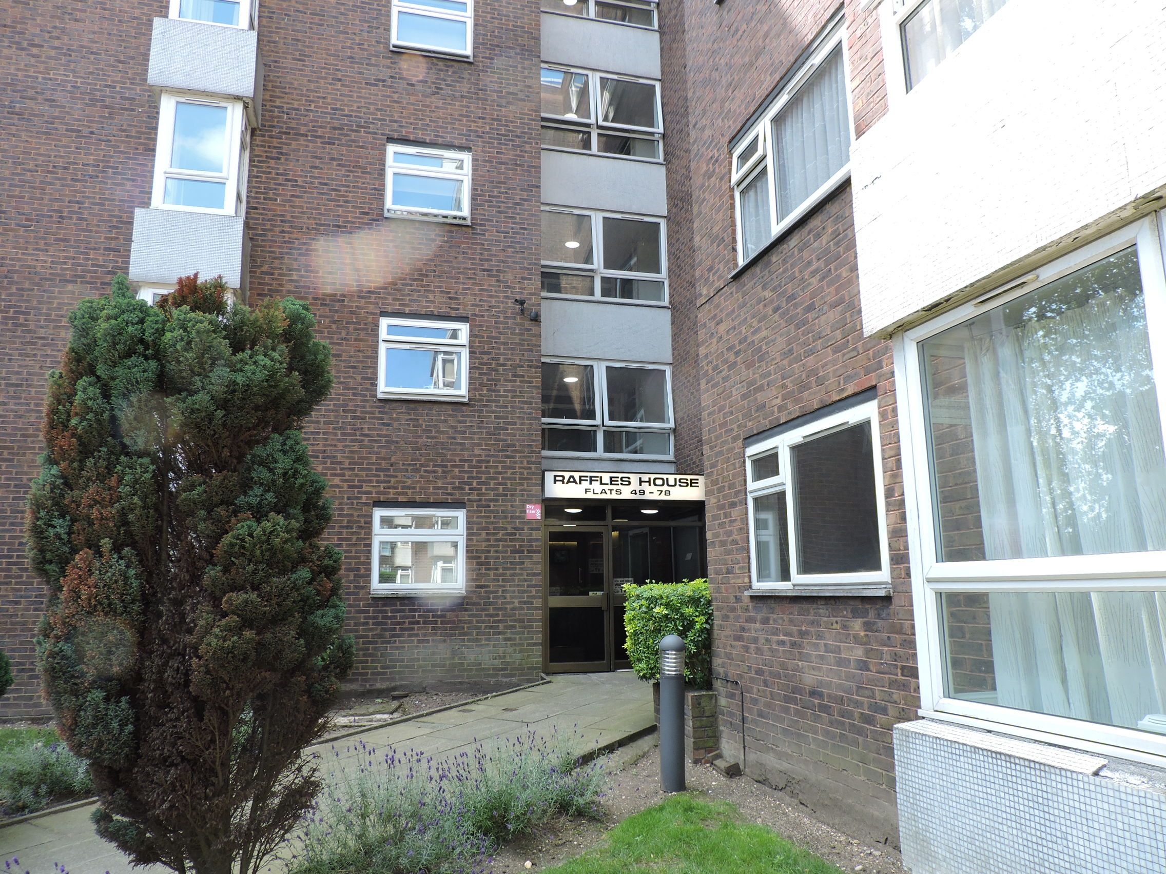 Parking/garage to rent in Raffles House, Brampton Grove, Hendon, London