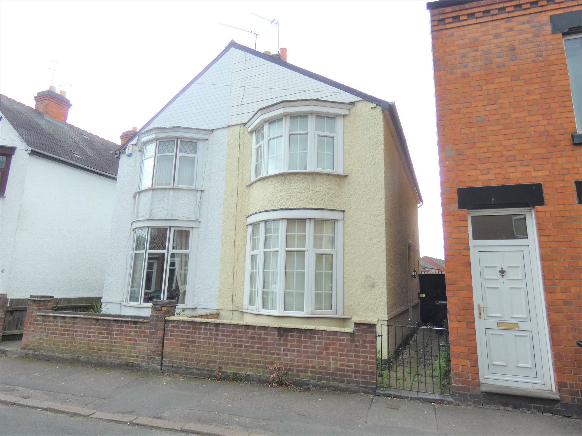 Knighton Lane, Aylestone Park, Leicester LE2  