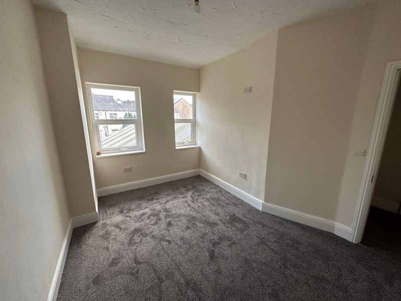 2 bed flat to rent in Blacker Road, Birkby, Huddersfield HD1 Zoopla