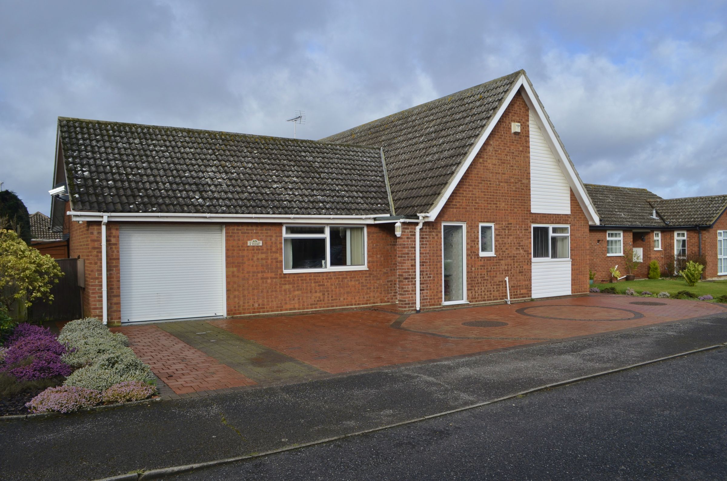 3 bed detached bungalow for sale in Eagles Close, Felixstowe IP11 Zoopla