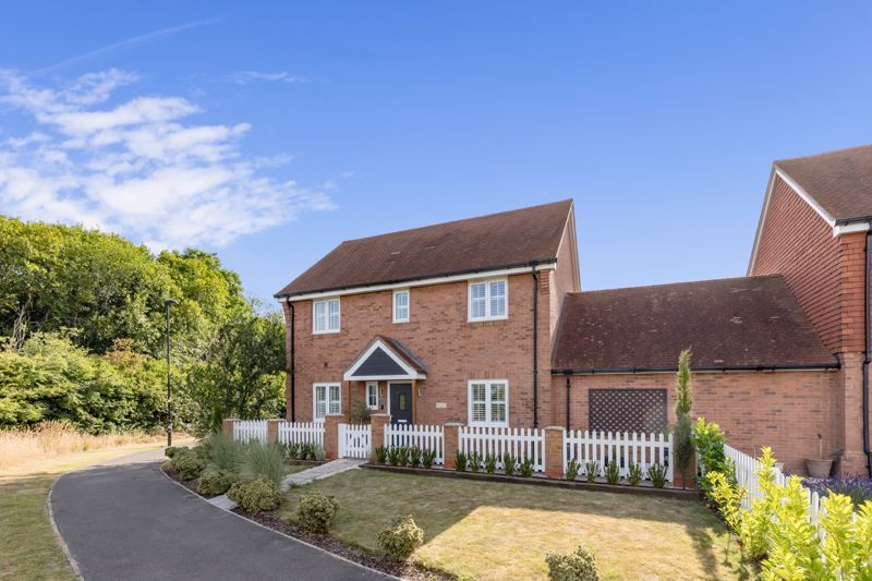 4 bed detached house for sale in Meadow Drive, Henfield BN5 Zoopla