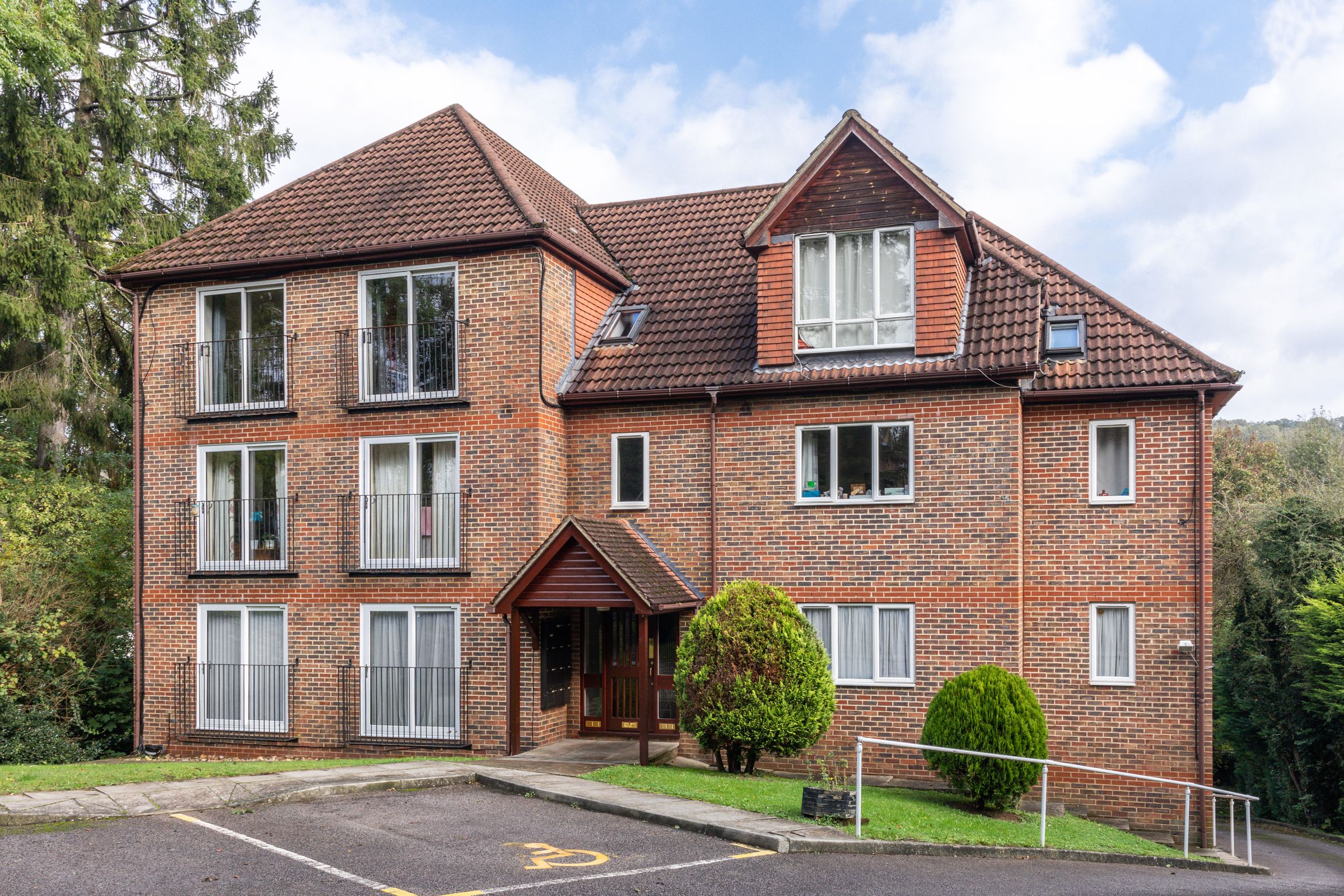 1 bed flat for sale in Valley Road, Kenley CR8 Zoopla