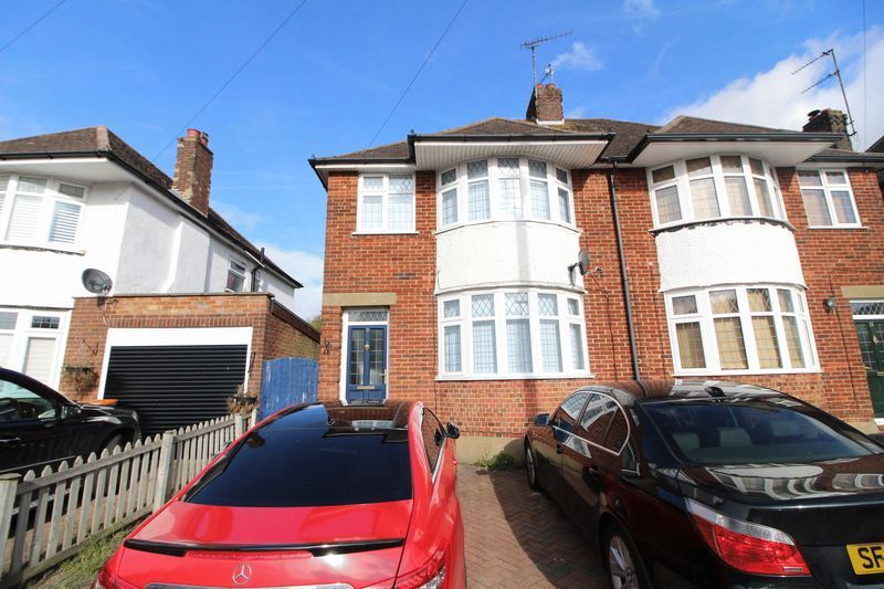 3 bed semidetached house for sale in Sundown Avenue, Dunstable LU5