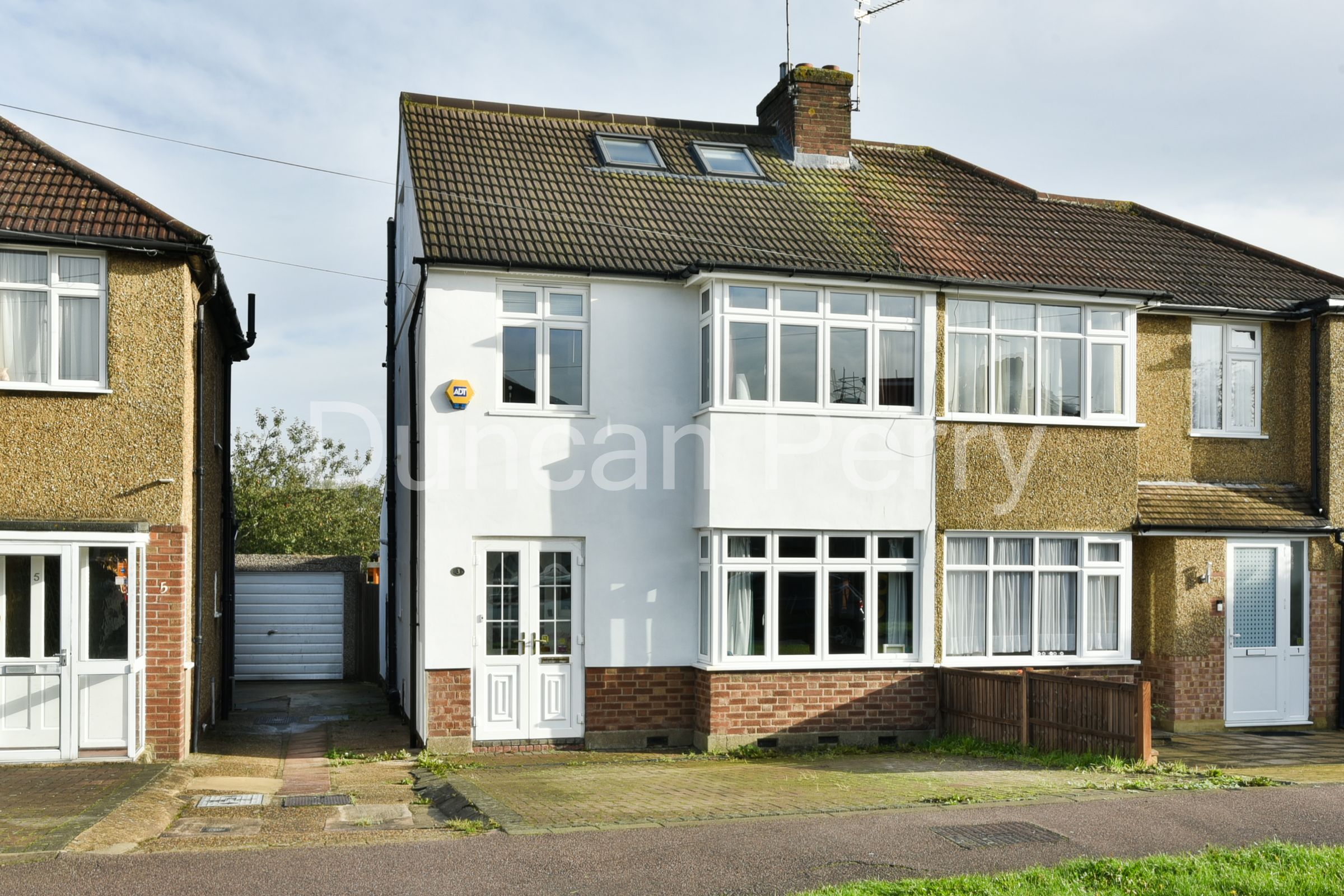 4 bed semidetached house for sale in Cambridge Drive, Potters Bar