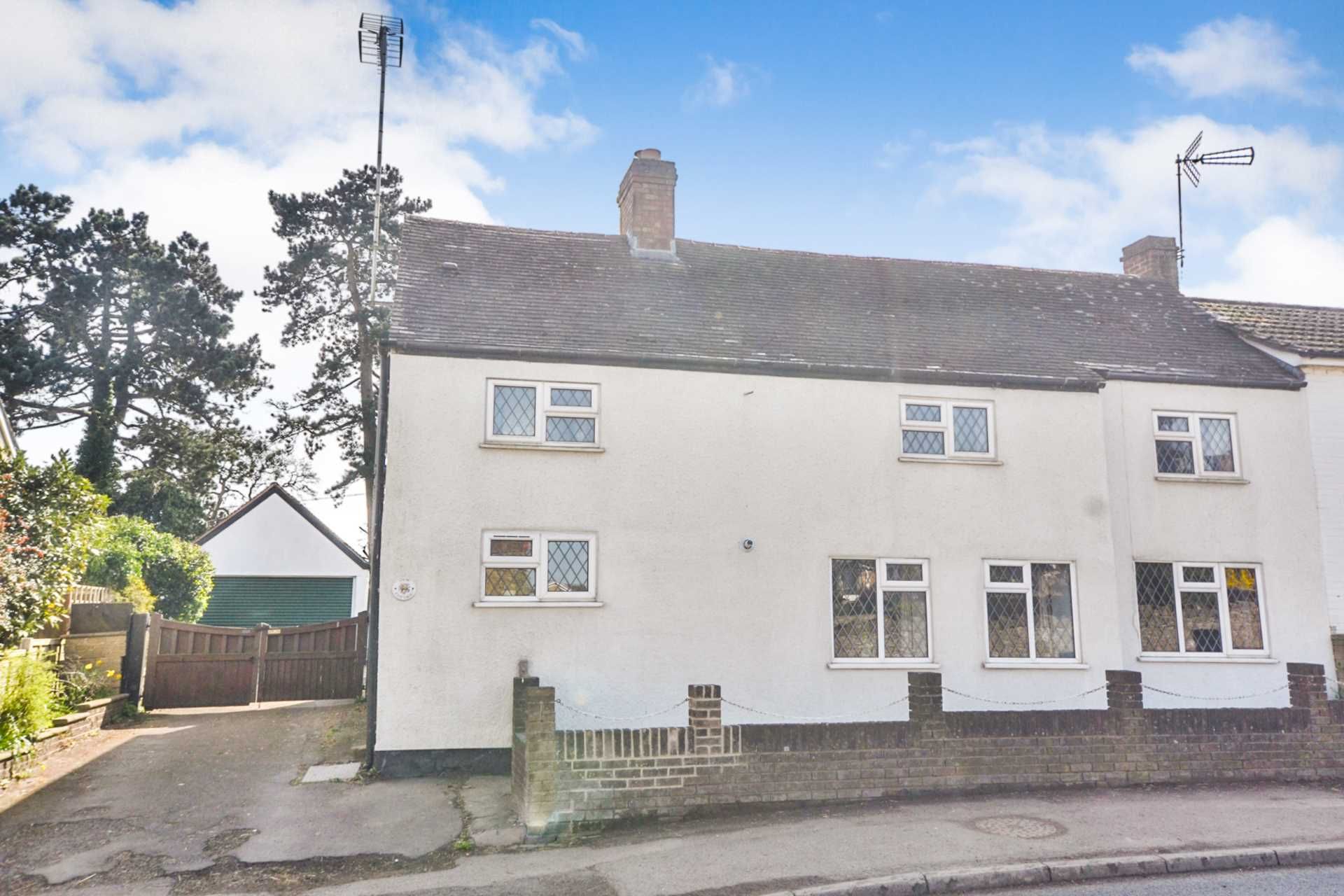 4 bed end terrace house for sale in High Street, Huntley