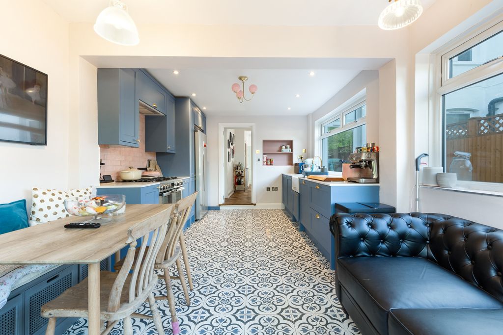 4 bed property to rent in Albemarle Gardens, New Malden KT3 Zoopla