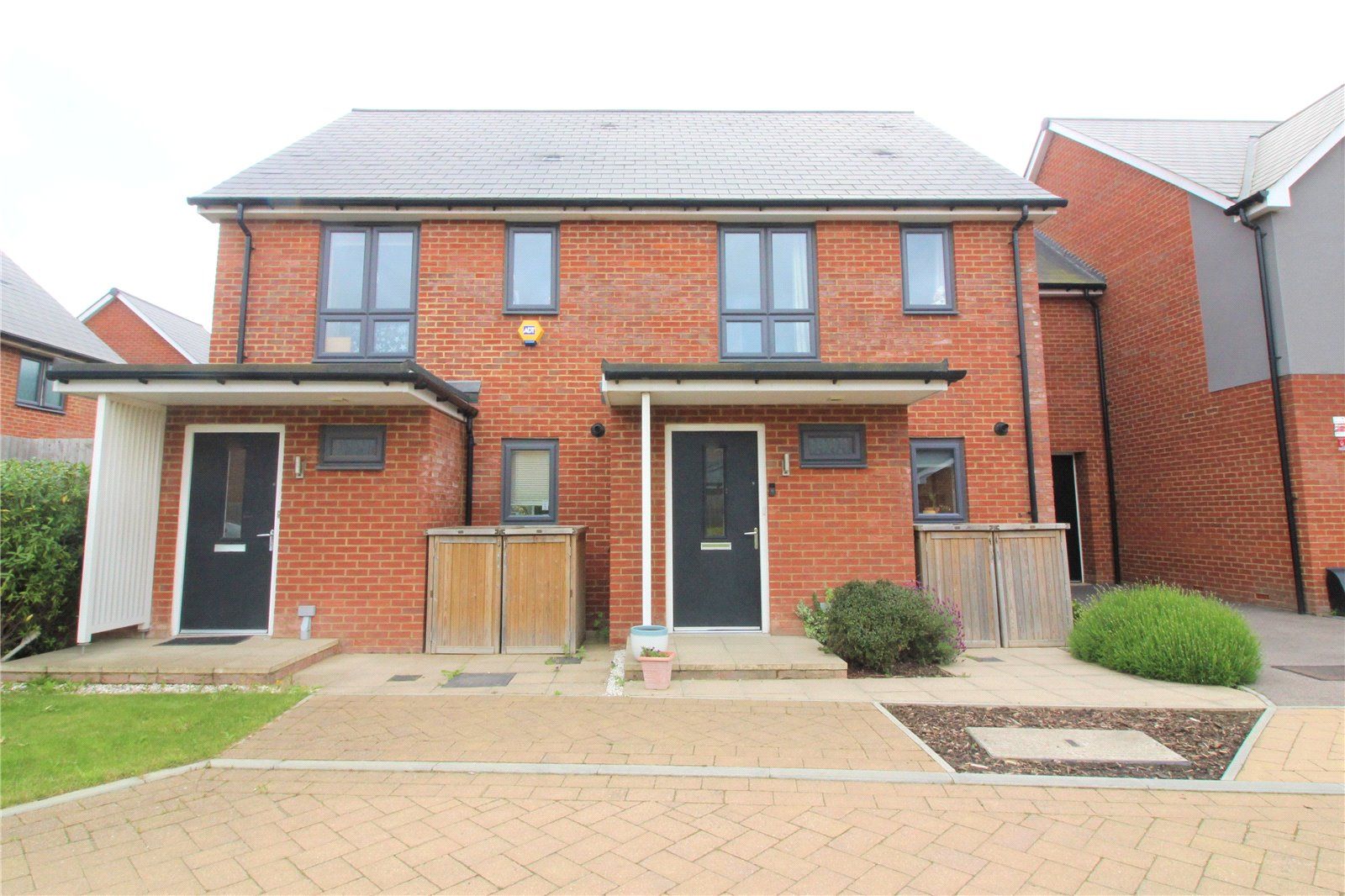 2 bed terraced house for sale in Marlowe Close, Northfleet, Gravesend