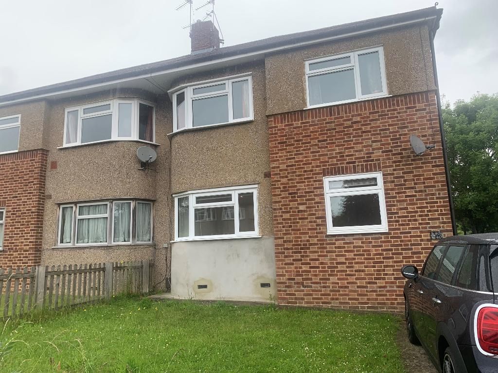 2 bed to rent in Shepperton Road, Petts Wood, Orpington
