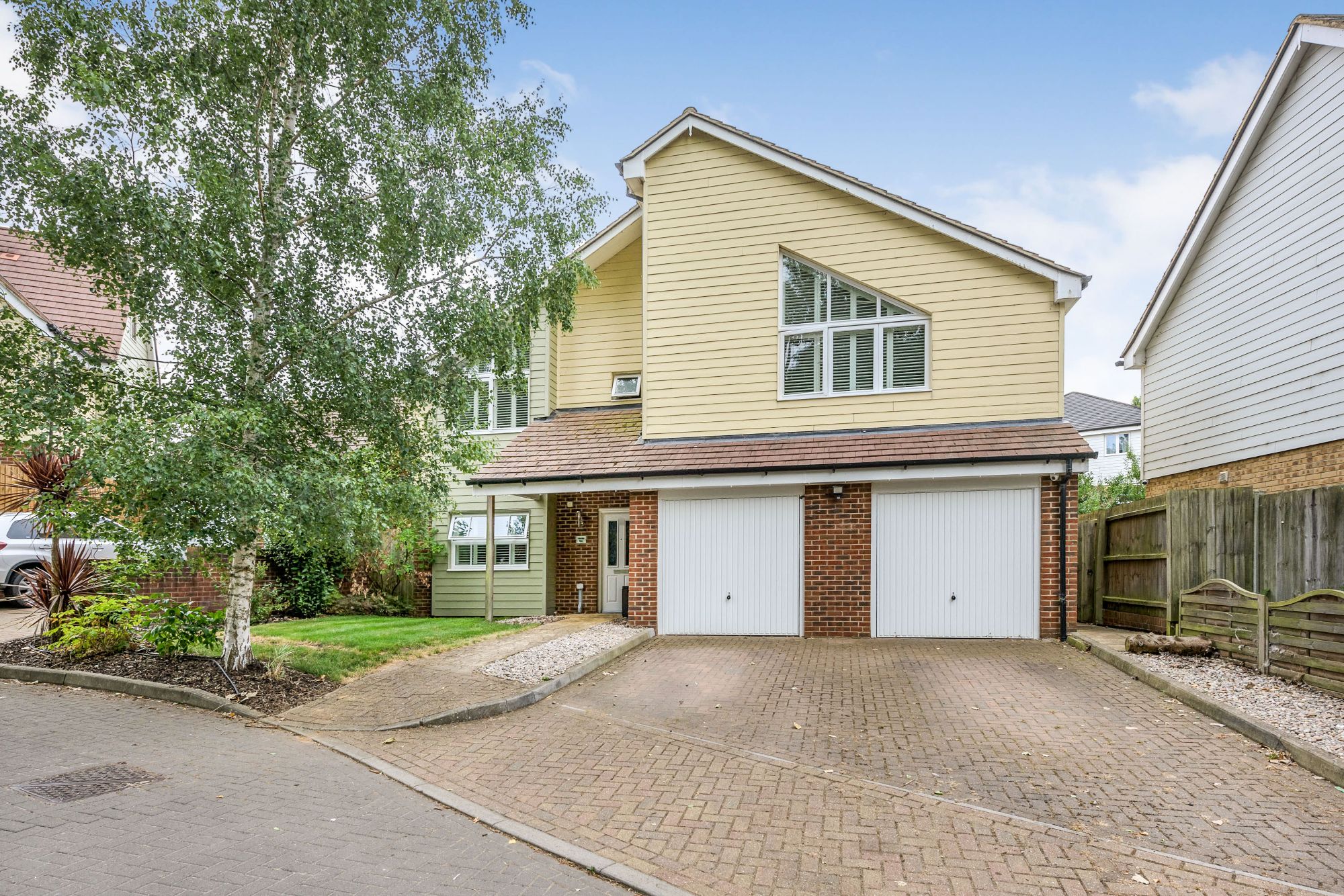 5 bed detached house for sale in High Thorn Piece, Giffard Park, Milton