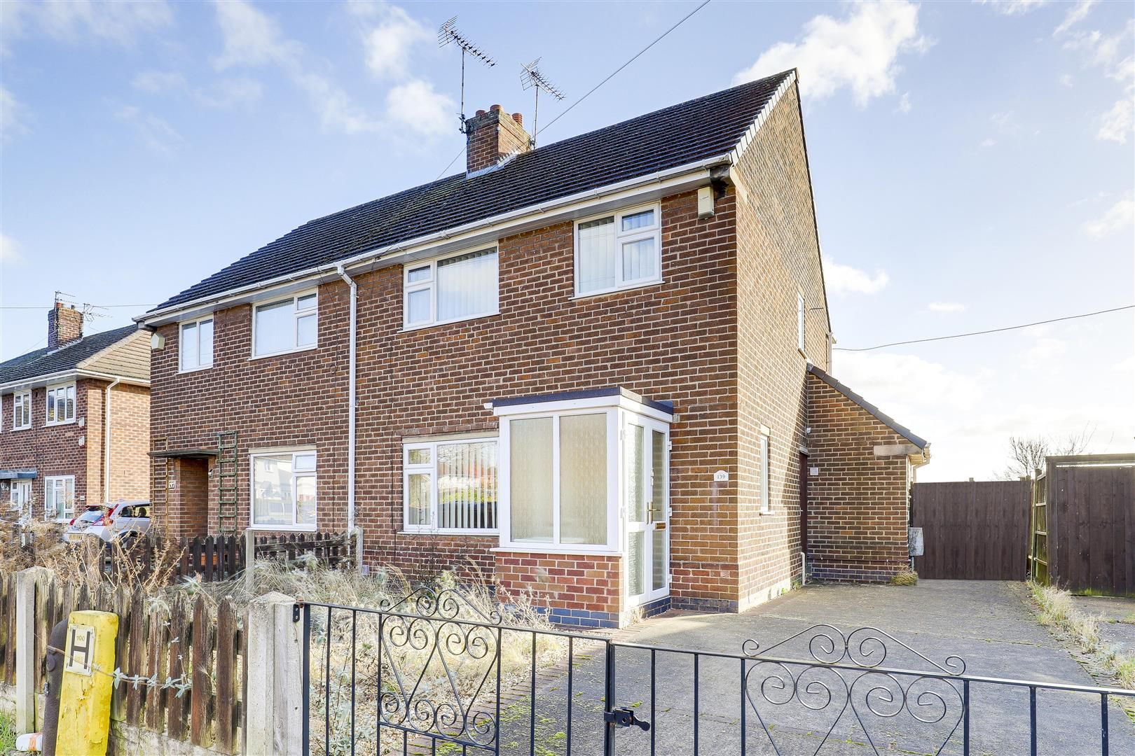 3 bed semidetached house for sale in Salterford Road, Hucknall