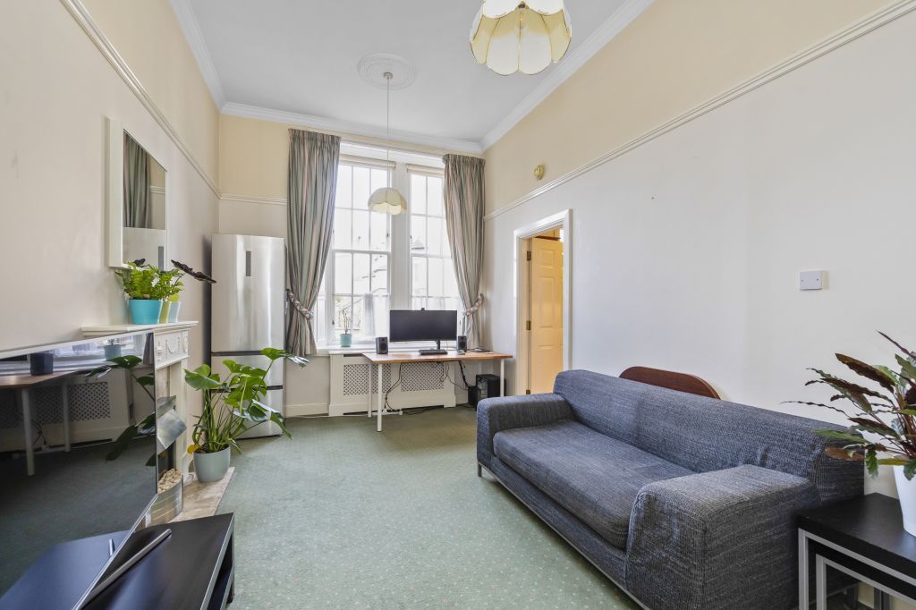 35/4 Mid Steil Greenbank Edinburgh EH10