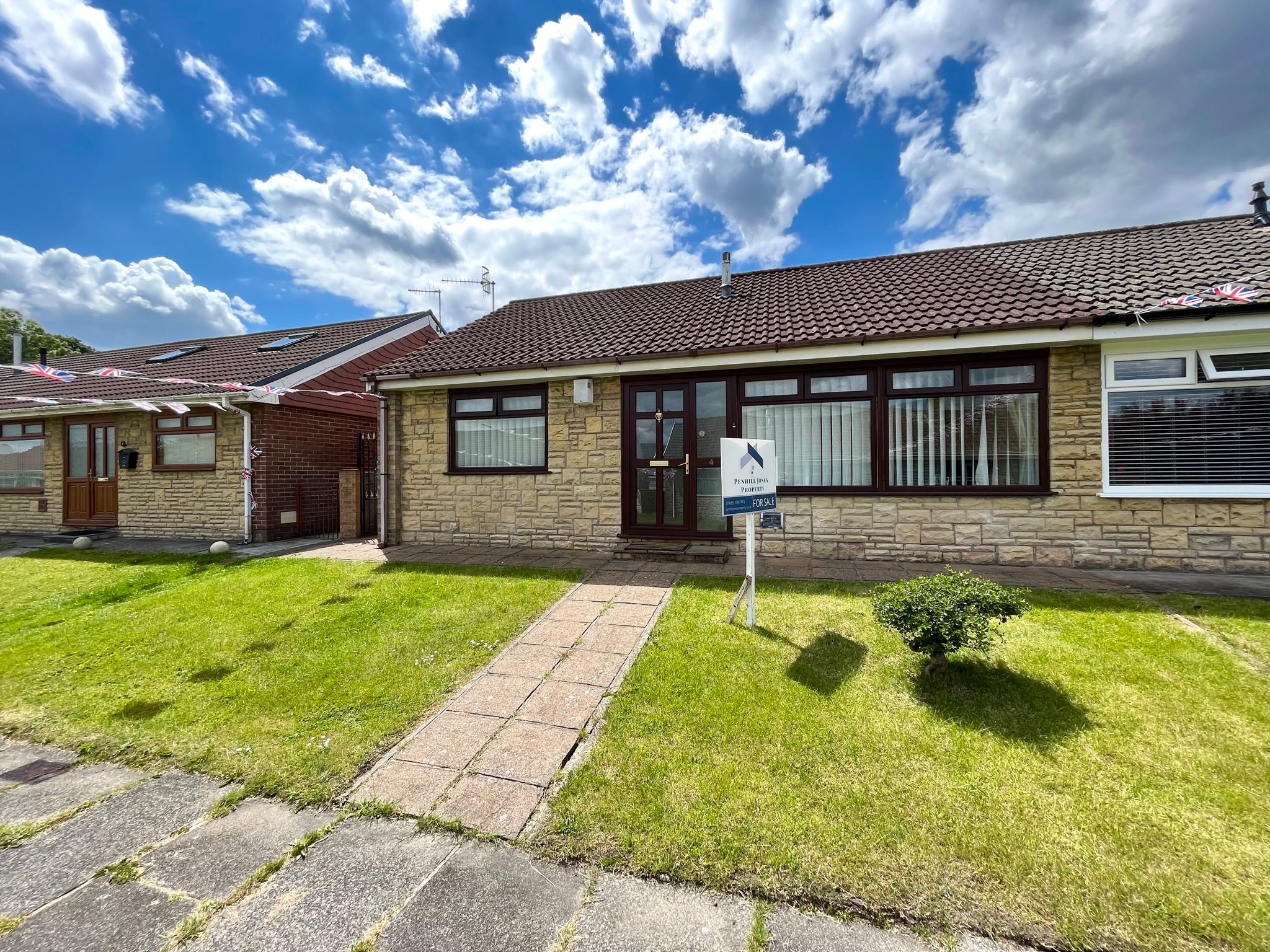 2 bed semidetached bungalow for sale in AelYBryn, Aberdare, Mid CF44 Zoopla