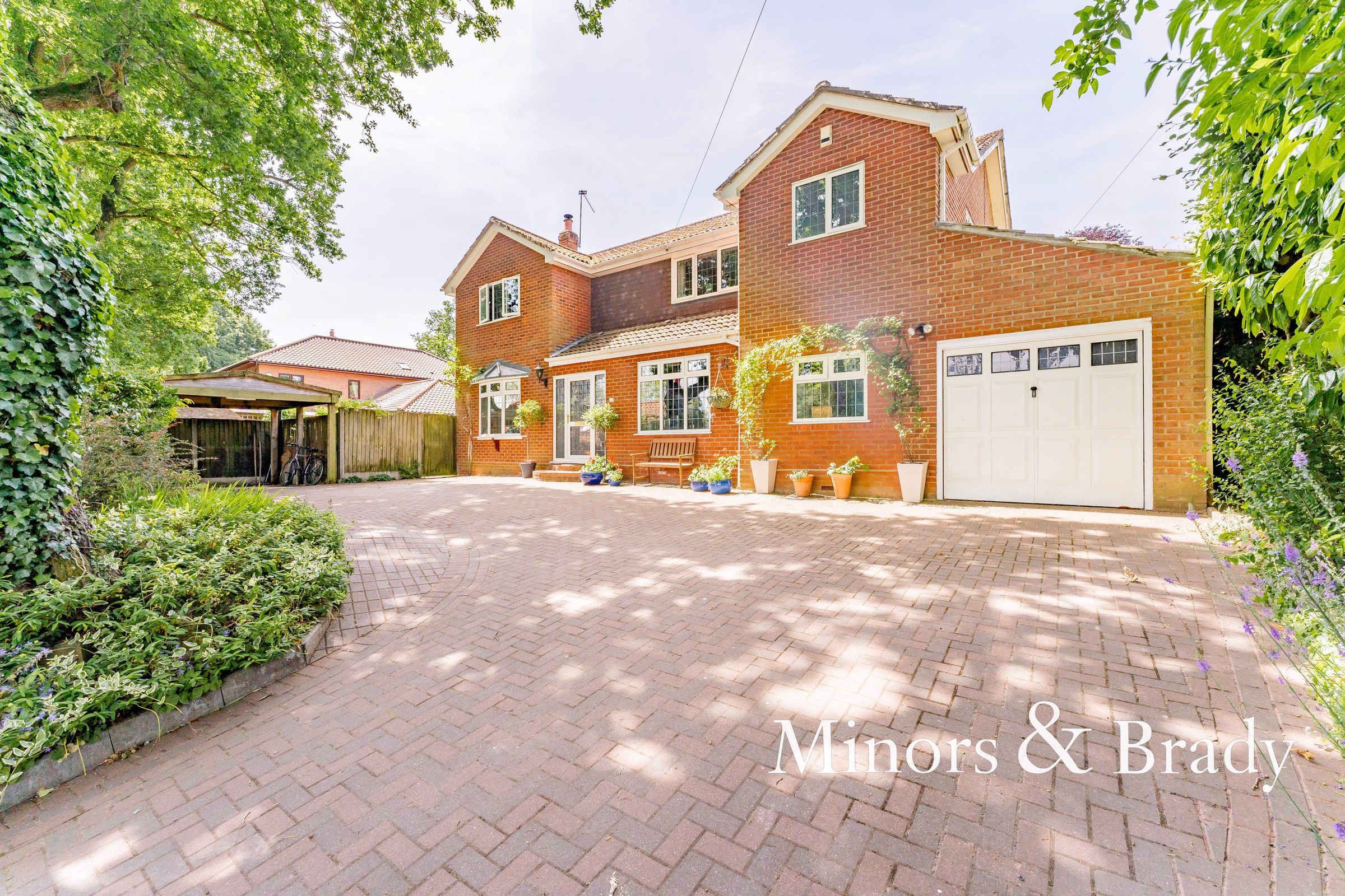 5 bed detached house for sale in Meadow Lane, Thorpe St. Andrew