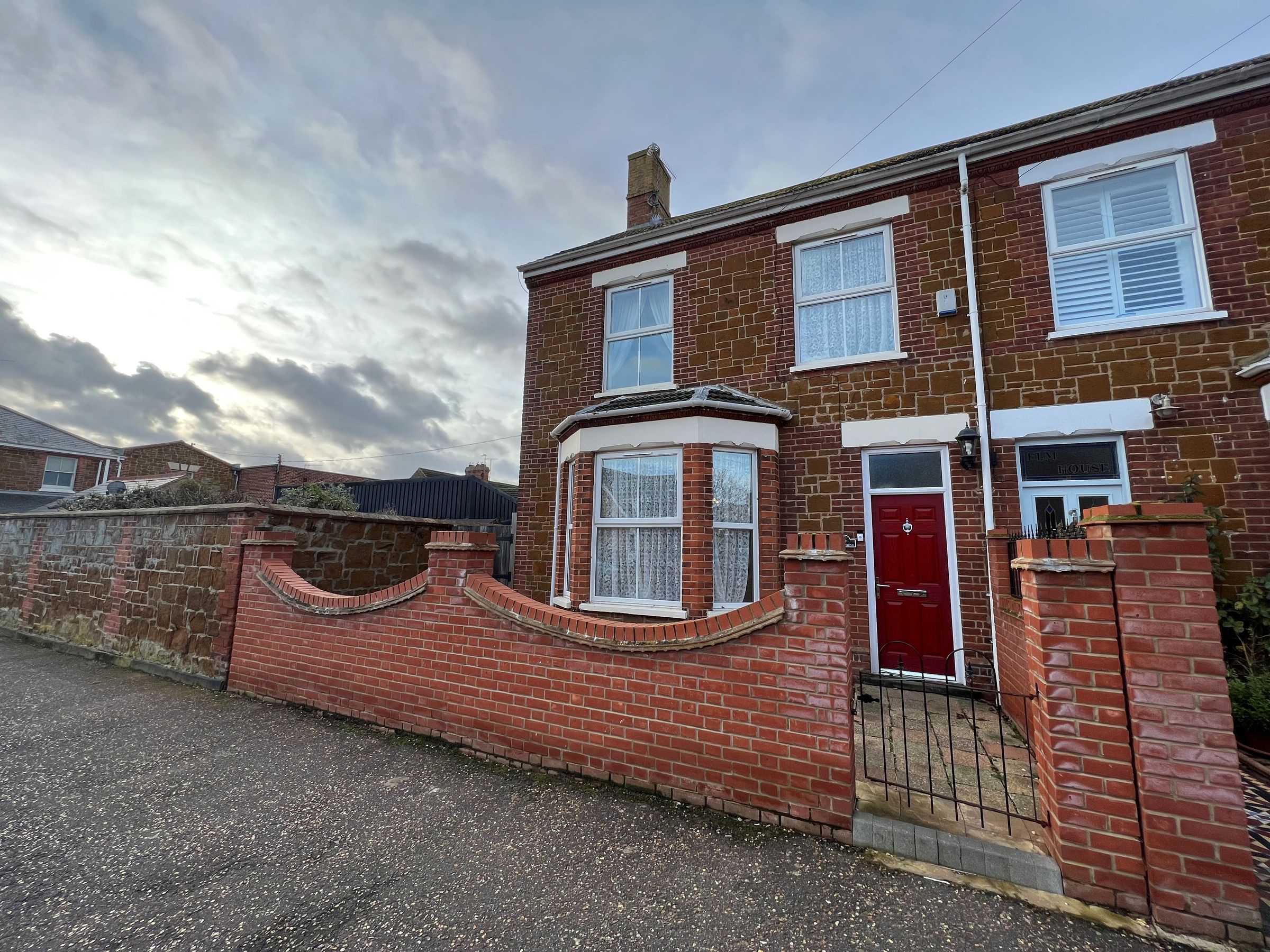 4 bed semidetached house to rent in Valentine Road, Hunstanton PE36