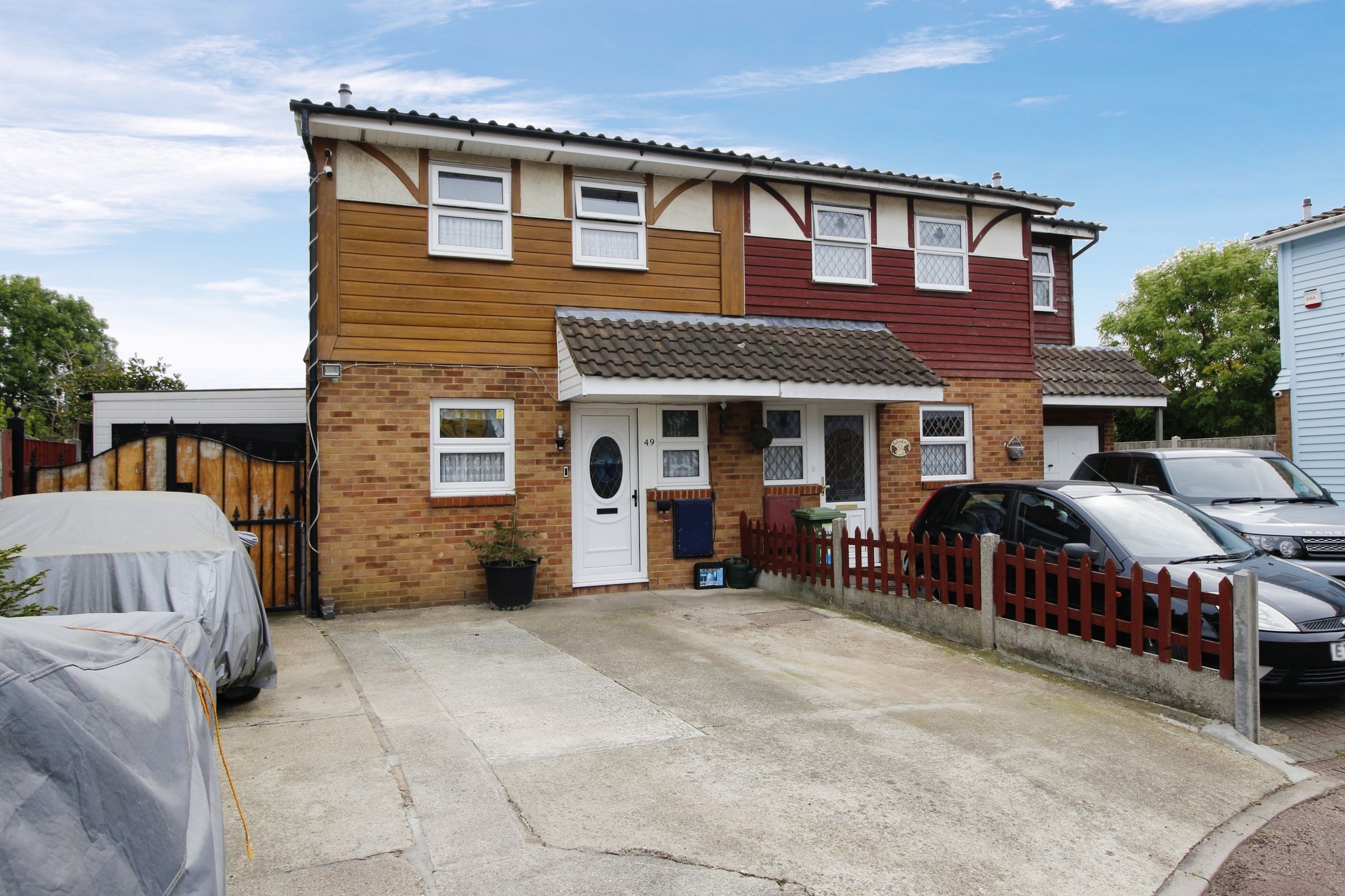 3 bed semidetached house for sale in Burlington Court, Basildon SS13
