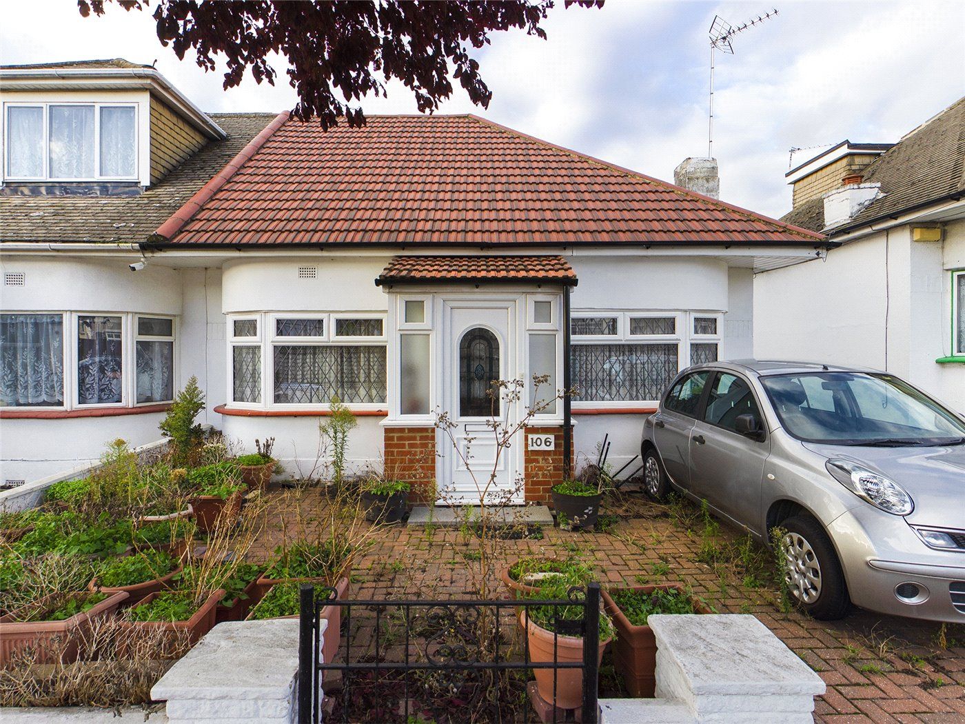 2 bed bungalow for sale in Kinloch Drive, London NW9 Zoopla